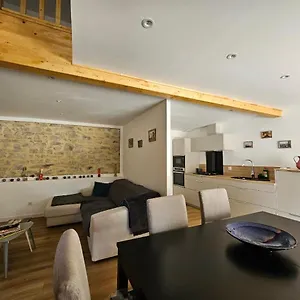 rue-des-tilleuls.hotels-rhonealpes.com/